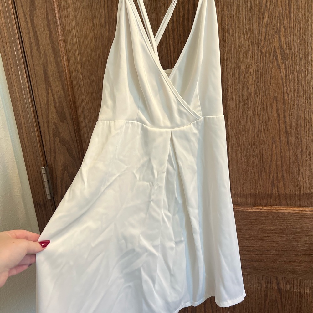 Elegant White Sleeveless Dress